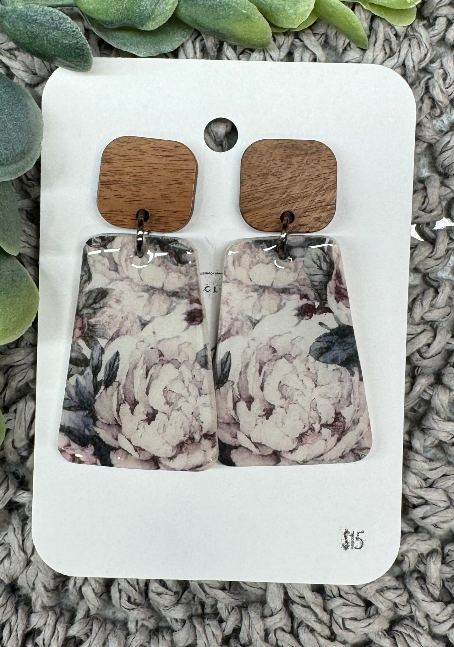 Large Floral (cream flower)